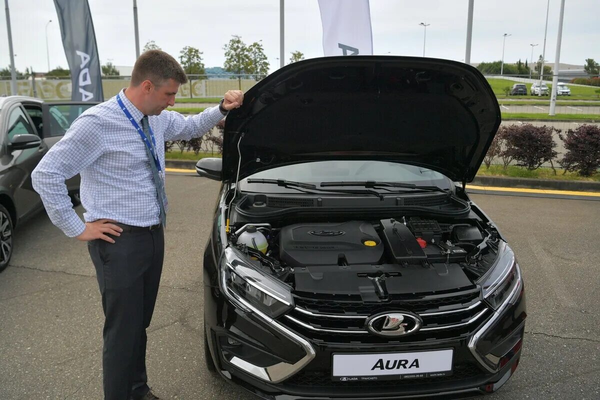 Показать фото автомобиля лада аура С конвейера АвтоВАЗа начали сходить автомобили для чиновников