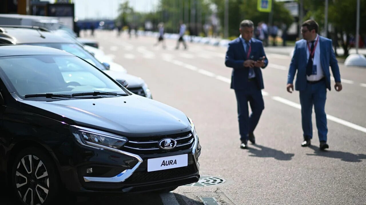 Показать фото автомобиля лада аура Минпромторг прорабатывает возможность закупки Lada Aura в 2024 году - РИА Новост