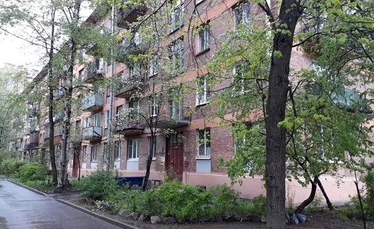 Показать фото дома по адресу улица Аренда 2-комнатной квартиры 44 м² по адресу Санкт-Петербург, Омская улица, 27 по