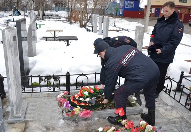 Показать фото евгения кунгурова в гробу НОВОСТИ - В Кунгуре почтили память милиционера Евгения Ржанова, погибшего под Дж