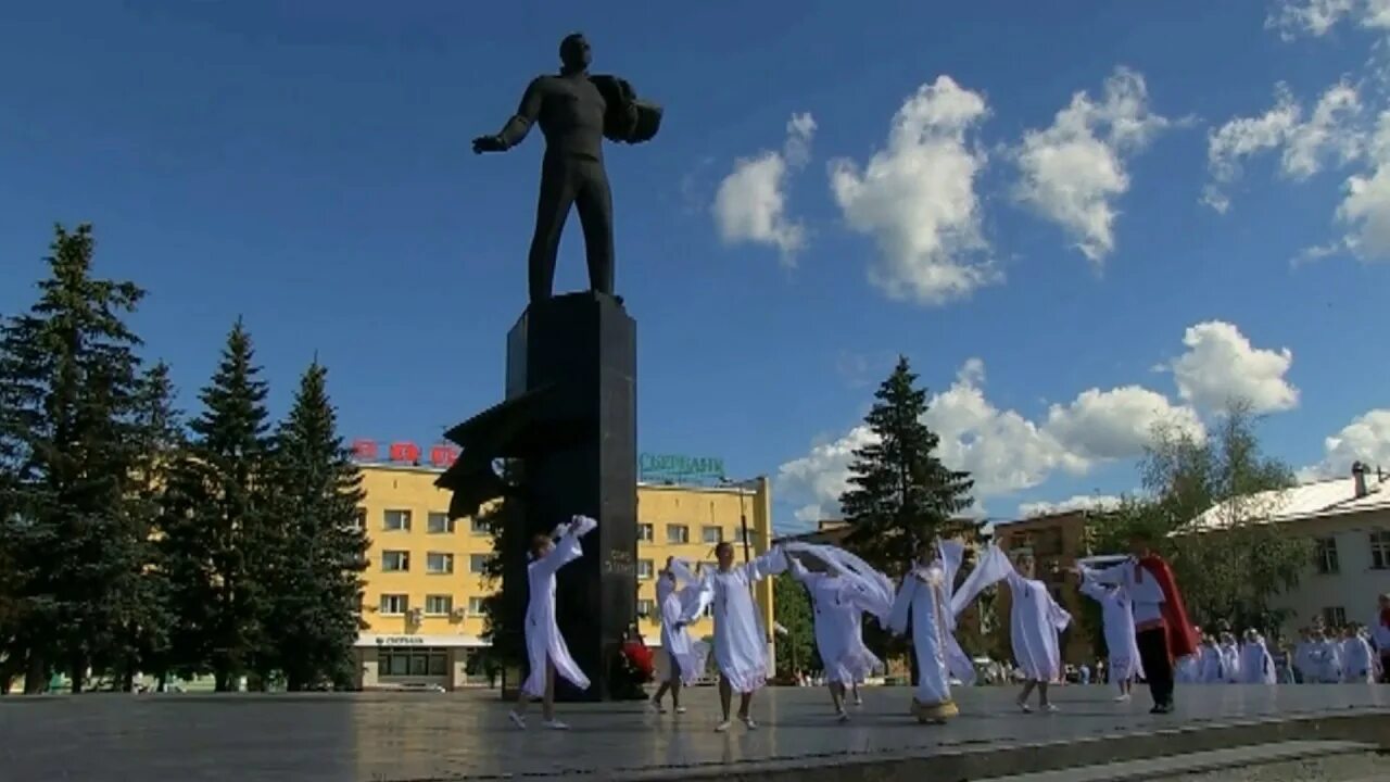 Показать фото города гагарин День России. Город Гагарин Смоленская область. Центральная площадь. - YouTube