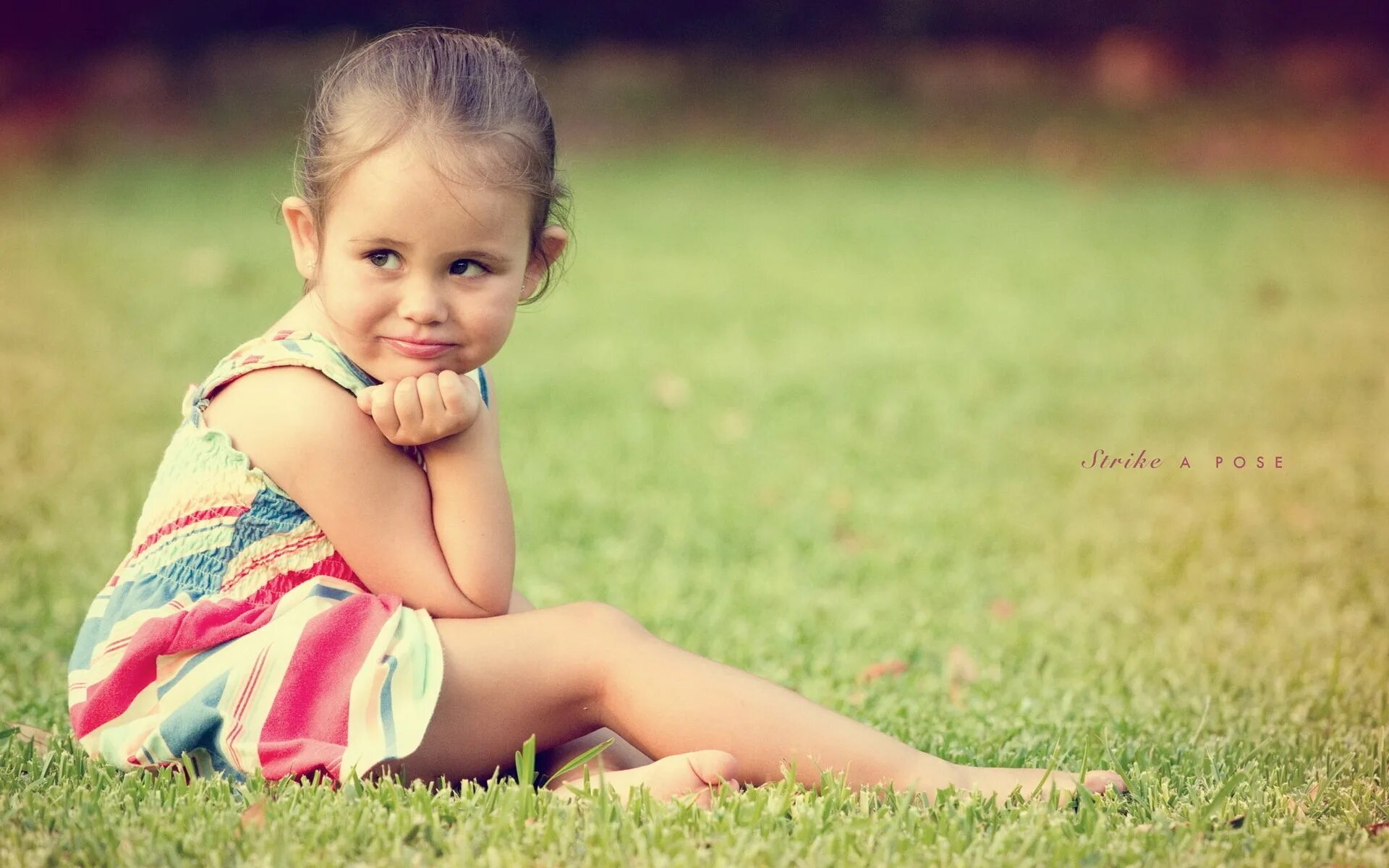 Показать фото маленькие девочки Wallpaper : little girl, glade, posture, mood 1920x1200 - 4kWallpaper - 1063043 