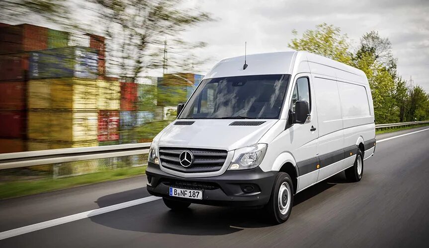 Показать фото мерседес спринтер В России отзывают 90 фургонов Mercedes-Benz Sprinter