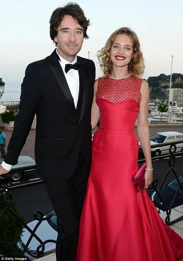 Показать фото романа водянова Royal in red! Natalia Vodianova stuns in crimson dress at Love Ball in Monaco wh