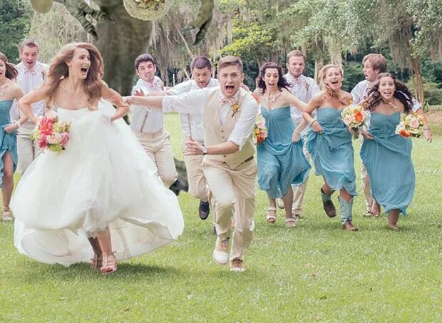 Показать фото свадьбы Wedding Photograph Features a Hungry T-Rex Chasing the Bridal Party Wedding part