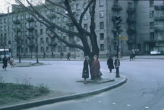 Показать фото улица советская Moscow in the early 1970s 42 Found Pictures Show the Face of Soviet from 1971-73