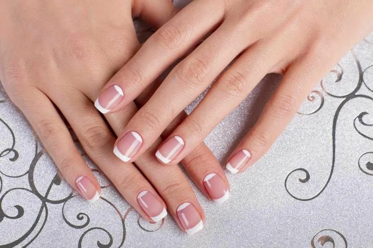 Показать красивый французский маникюр Cantik, 10 Ide French Manicure yang Bikin Kuku Tampak Elegan French manicure des