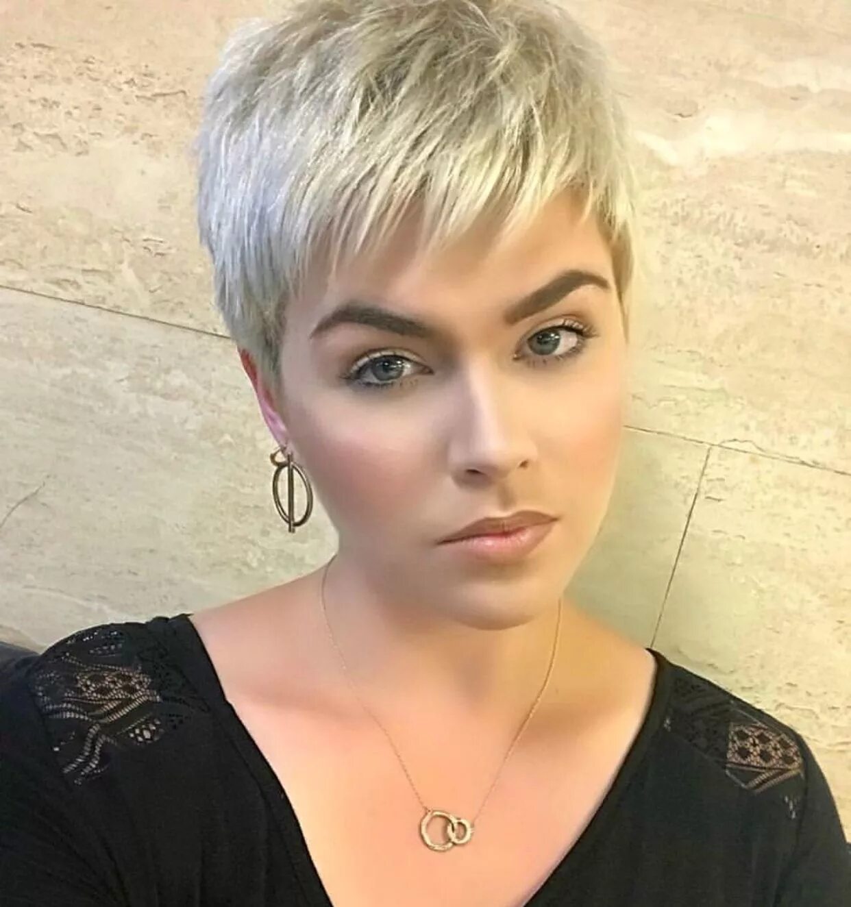 Показать модные короткие стрижки для женщины Pin on Hair styles Short hair styles pixie, Thick hair styles, Pixie hairstyles