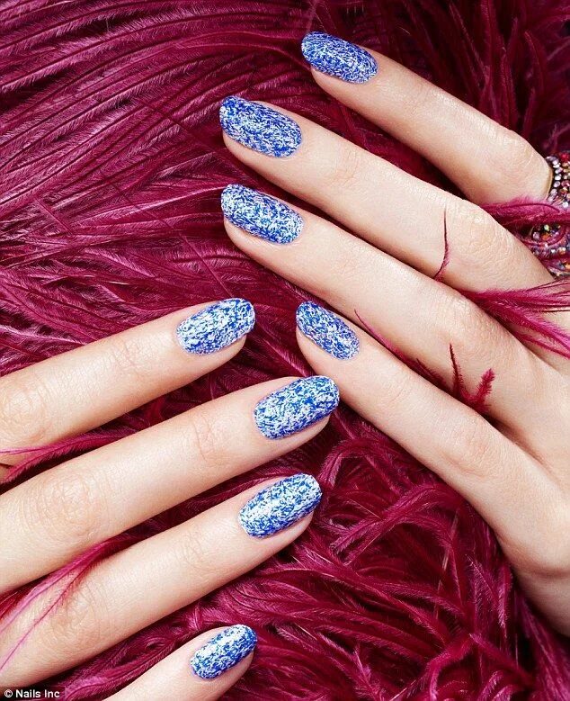 Покажи дизайн ногтей на маникюр Move over concrete, so long velvet: Now FEATHER manicures are the newest nail cr