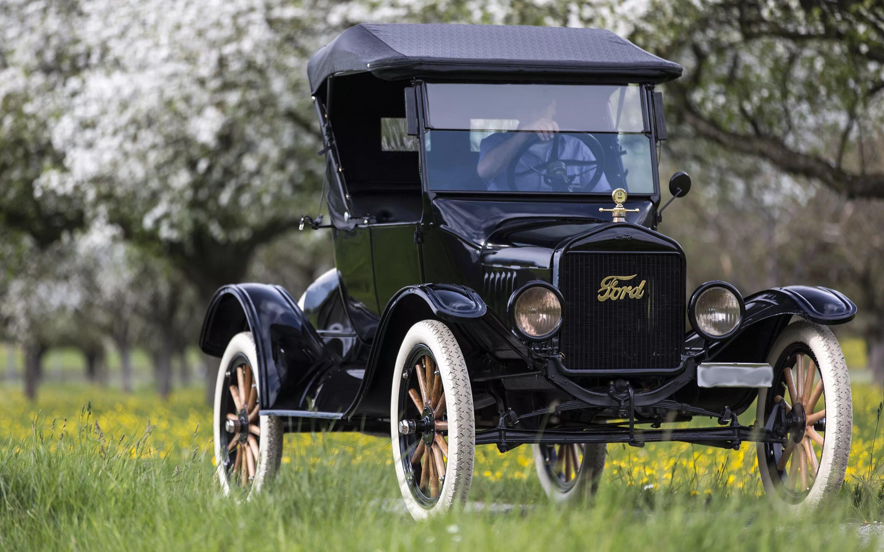 Покажи фото 1 автомобиля Фотографии 1923 Ford Model T Ретро Черный машина 3840x2400