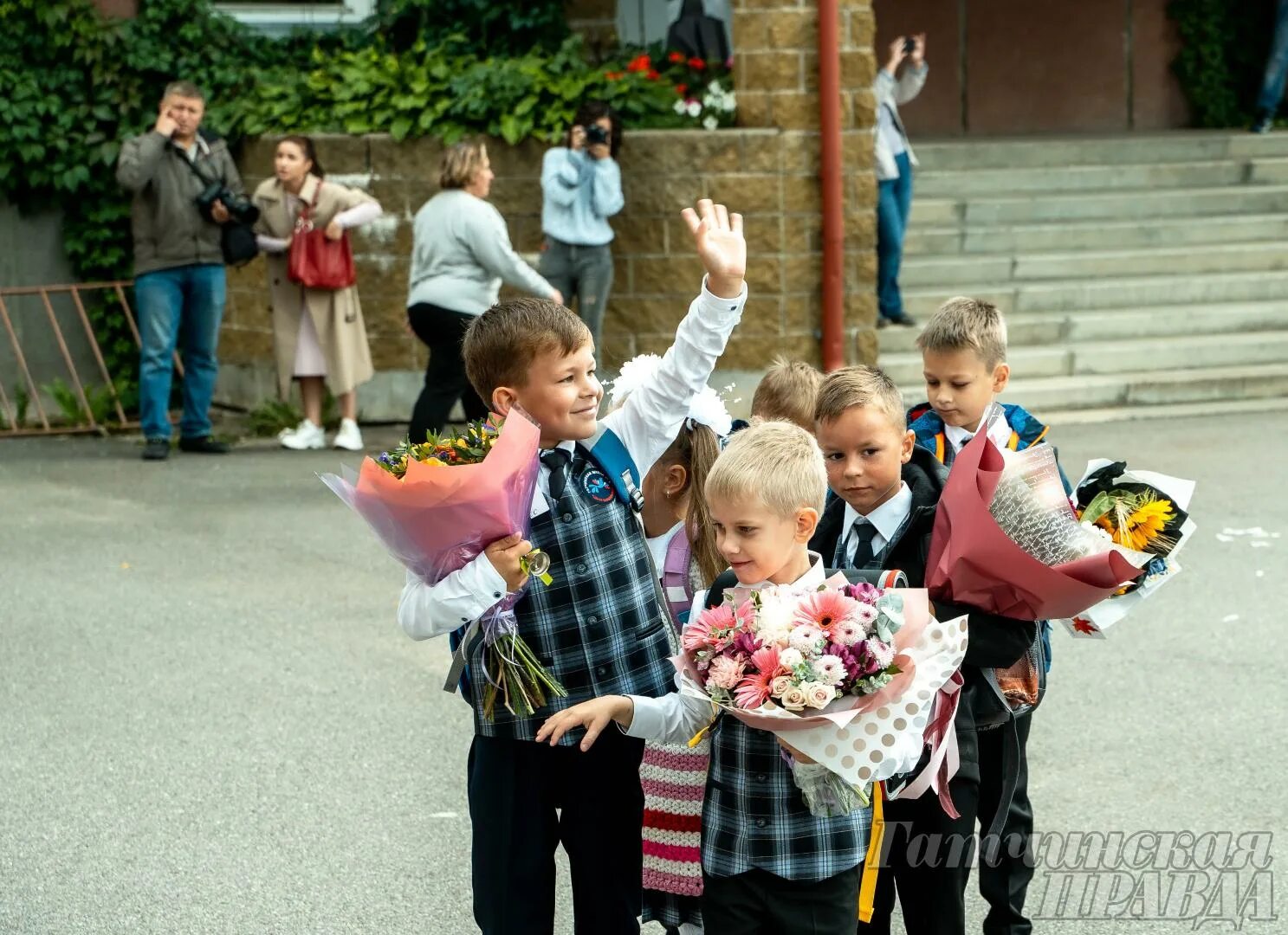 Покажи фото 8 школы День знаний в Гатчинской школе № 8 "Центр образования" - Гатчинская правда