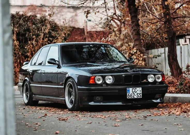 Покажи фото бмв е 34 oo=00=oo on Instagram: "E34 . . . #bmw #e34 #5series #bmw5 #bmwe34 #m5 #classic 