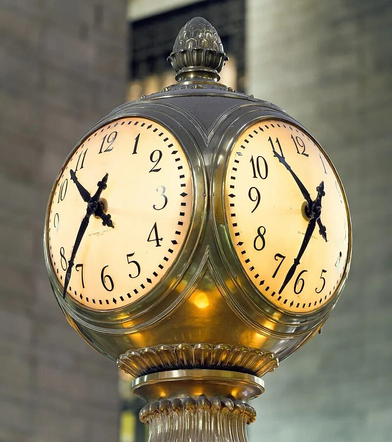 Покажи фото часов File:Concourse clock at Grand Central.jpg - Wikipedia