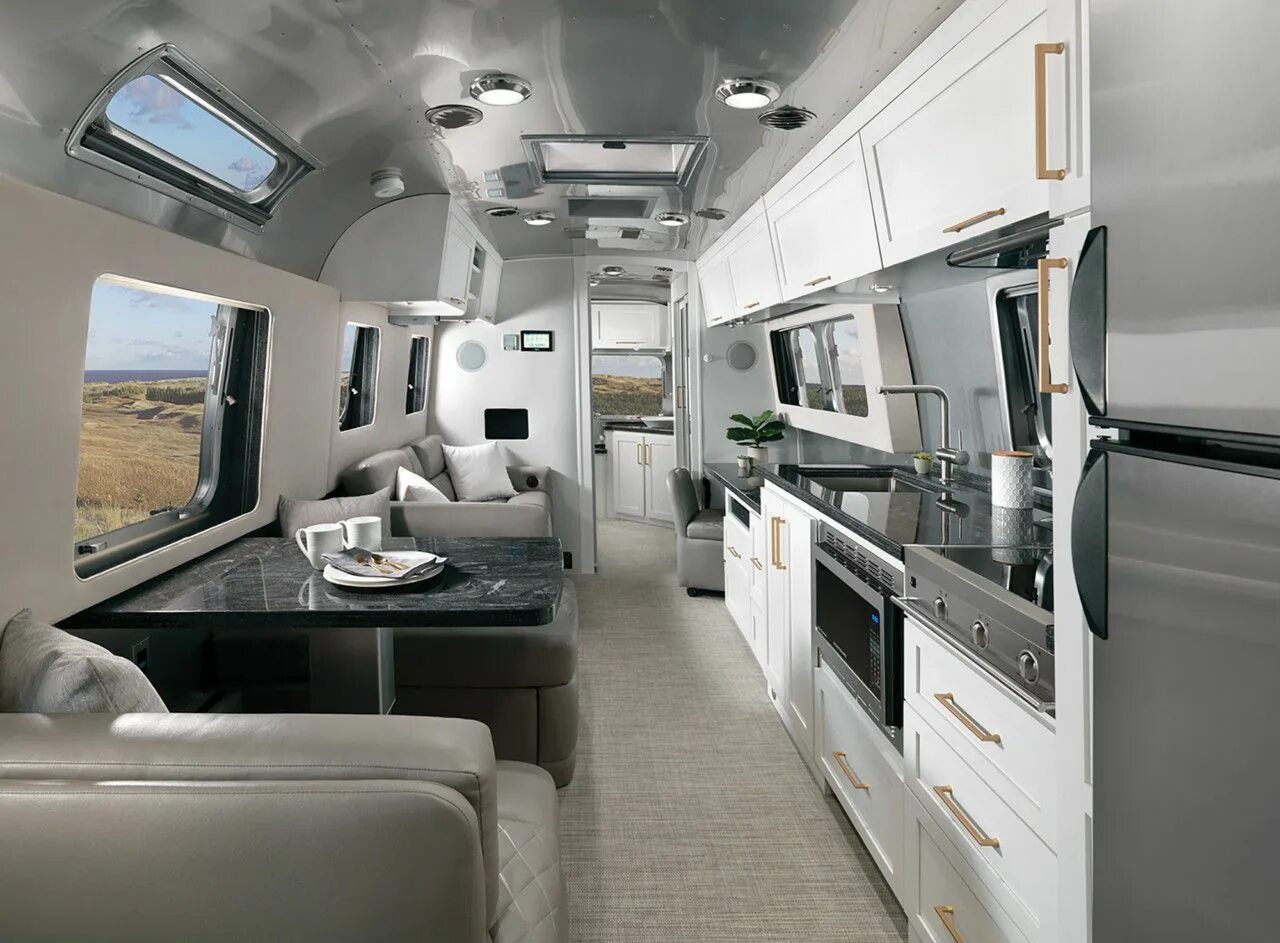 Покажи фото дом на колесах Airstream's New "Comfort White" Travels In Style Airstream trailers, Apartment c