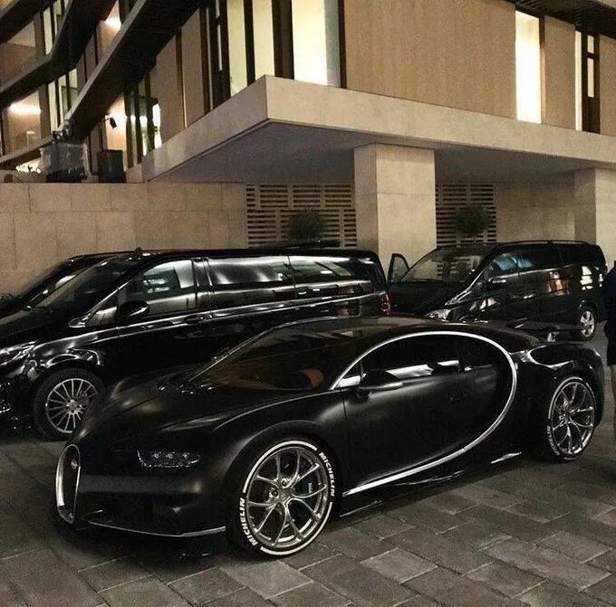 Покажи фото дорогих машин Beautiful #chiron #bugatti #enzo #lamborghini #luxurylife #hypercars #exoticcars