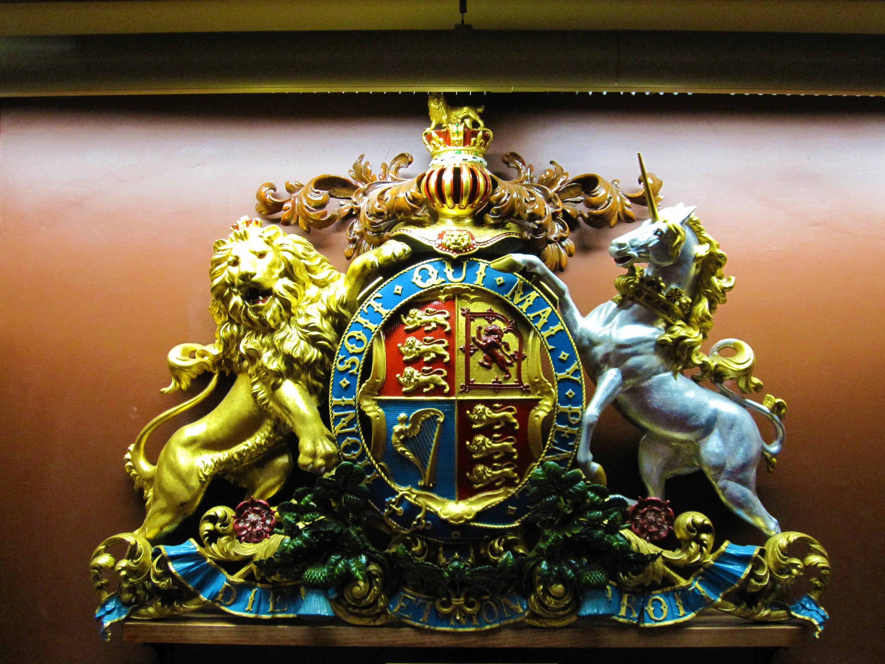 Покажи фото герба File:Former Coat of Arms of Legislative Council of NSW.jpg - Wikimedia Commons