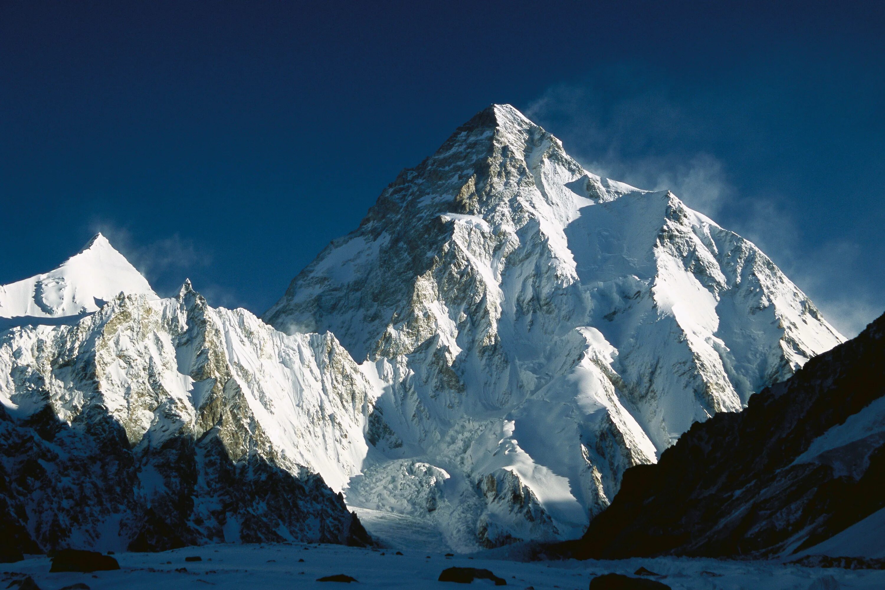 Покажи фото горных вершин Brit climber Rick Allen, 68, 'dies in avalanche trying to climb new route up K2'