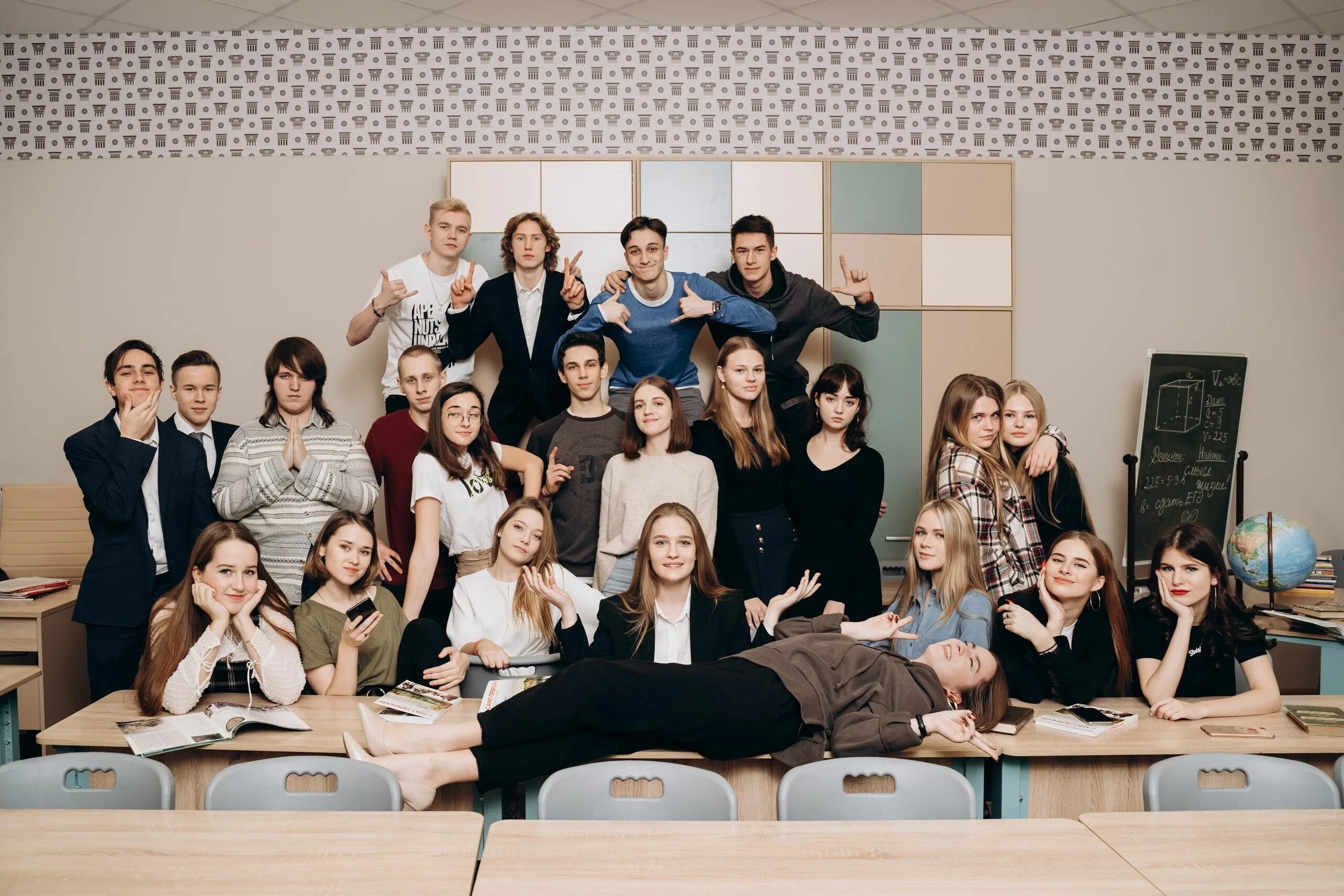 Покажи фото класса Каким должен быть Нормальный Выпускной Альбом? School photography, Photo yearboo