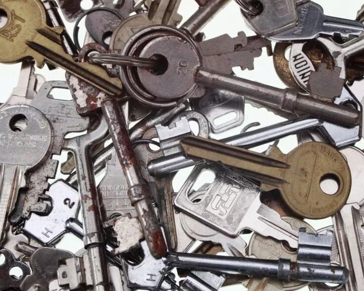 Покажи фото ключ Home Old keys, Screen door lock, Instant repair