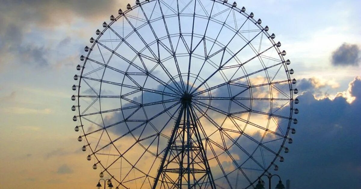 Покажи фото колесо обозрения Diamond and Flower Ferris Wheel в Urayasu