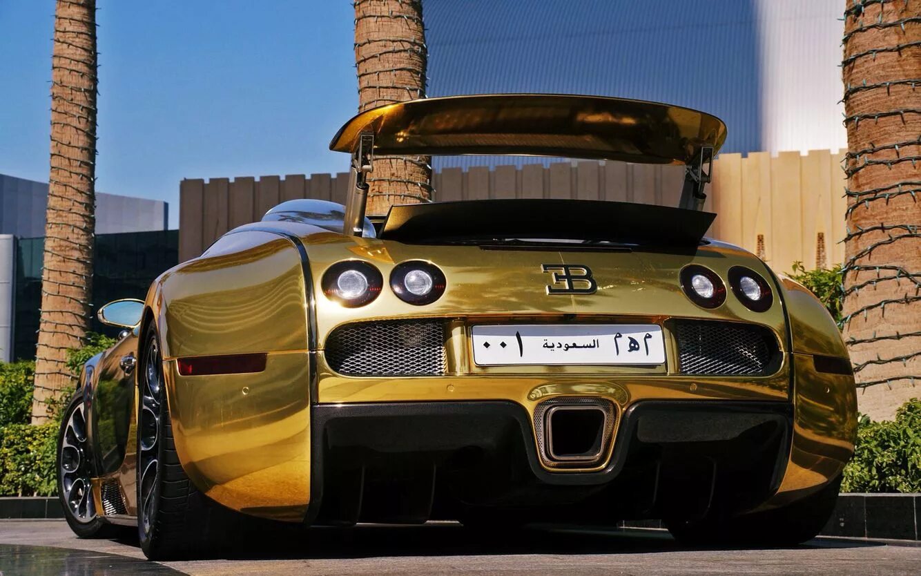 Покажи фото крутых тачек Golden Bugatti Veyron Grand Sport From Saudi Arabia