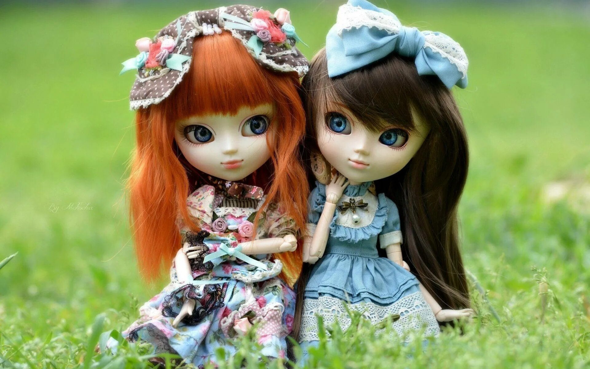 Покажи фото кукол Download Enchanting Pair: Ginger and Brunette Cute Dolls Wallpaper Wallpapers.co