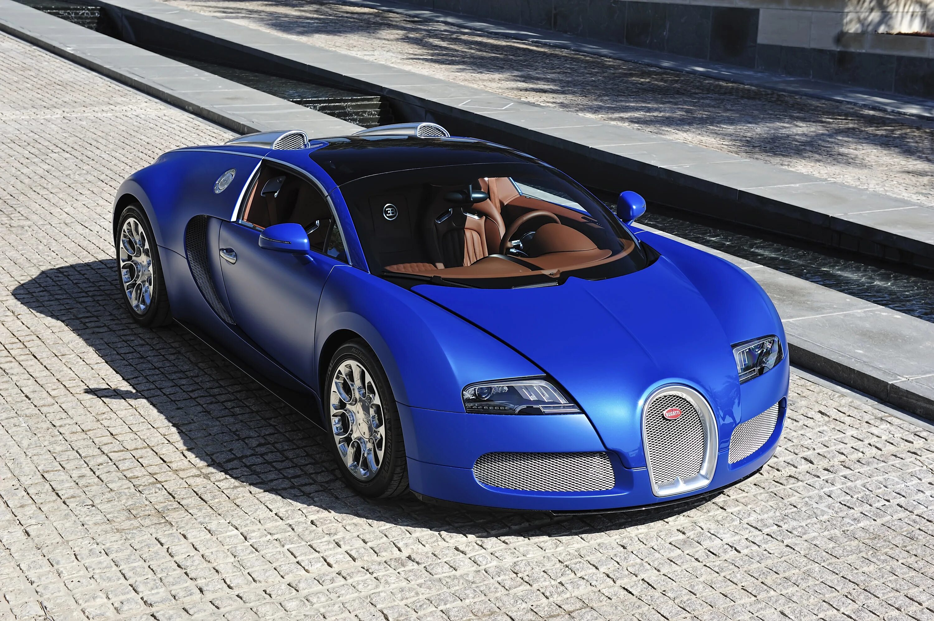 Покажи фото машин Bugatti Veyron 16.4 Grand Sport Qatar picture 5 of 23, MY 2011, size:3000x1996