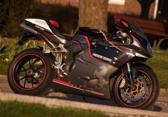 Покажи фото мотоцикла спортивного MV Augusta F4 Scuderia Ferrari Mv agusta, Custom sport bikes, Motorcycle