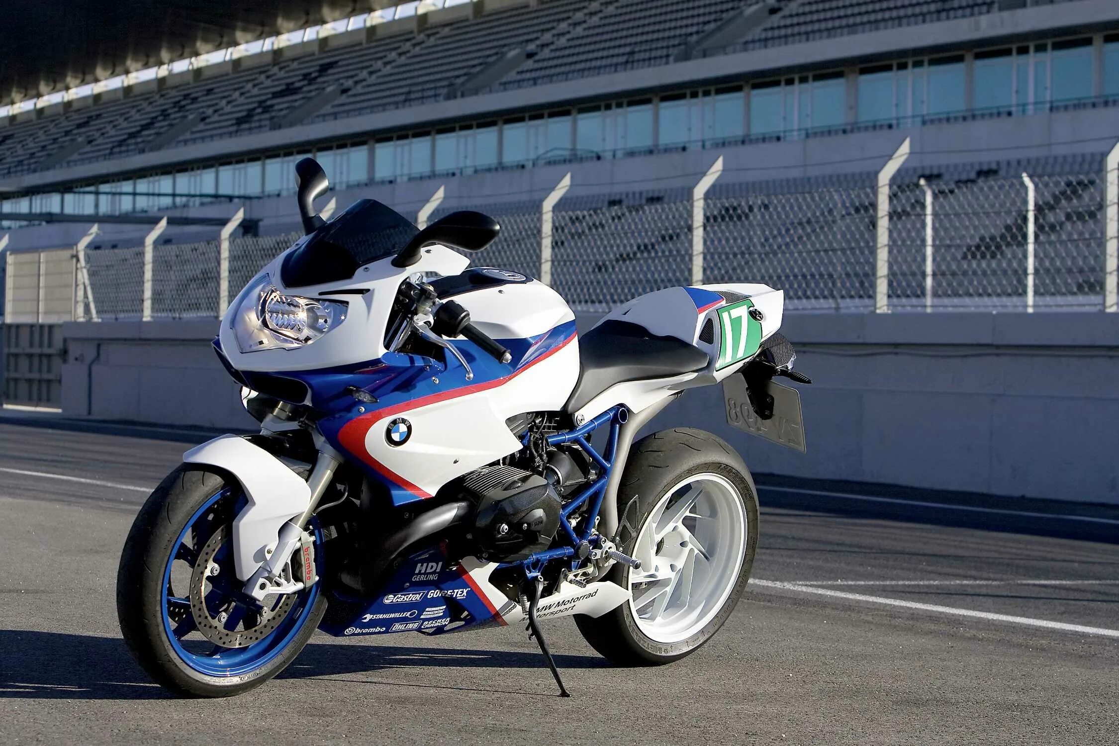 Покажи фото мотоцикла спортивного BMW HP2 Sport (11/2009)