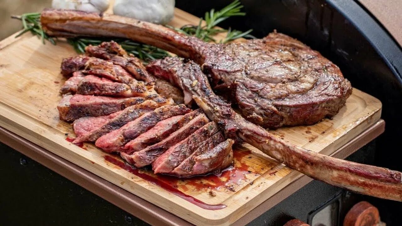 Покажи фото мяса BBQ Tomahawk Ribeye Steak Grilled Tomahawk Ribeye Recipe - YouTube