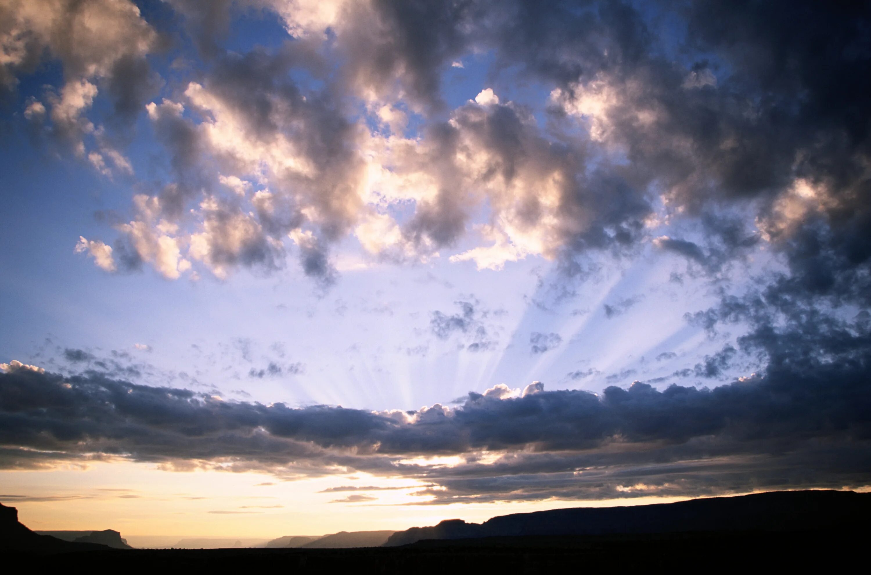 Покажи фото неба ESA - Clouds and aerosols impact the radiation budget