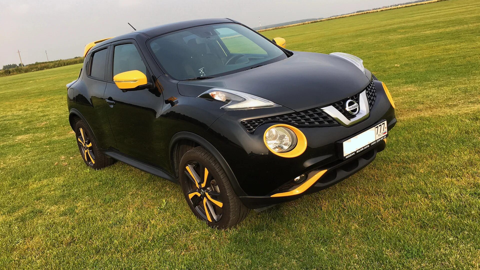 Покажи фото ниссан жук Nissan Juke (1G) 1.6 бензиновый 2014 Black&Yellow на DRIVE2