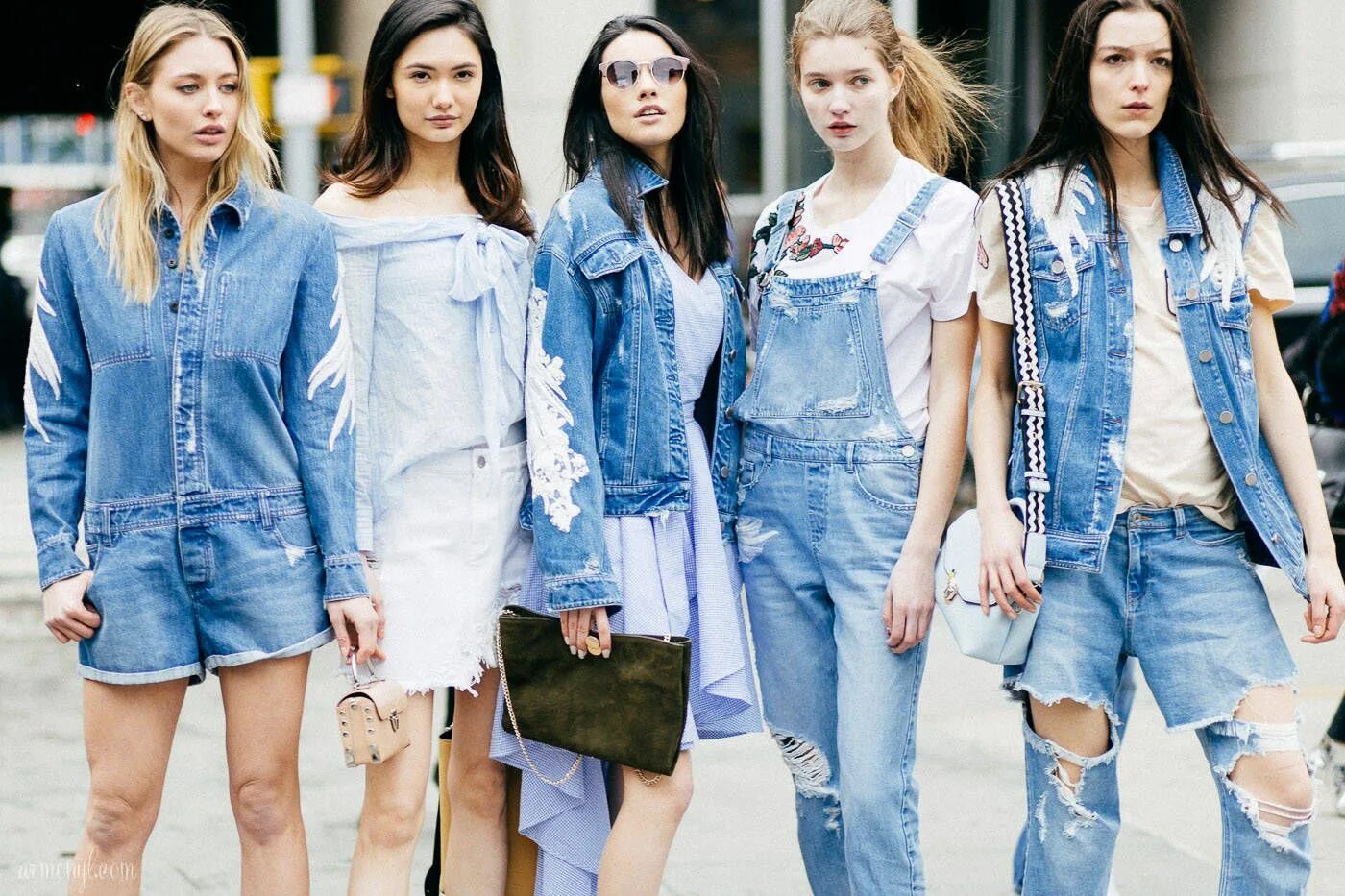 Покажи фото одежды 7 Ways To Wear Denim This Spring That You Haven’t Tried Yet - Ana Picazzo street