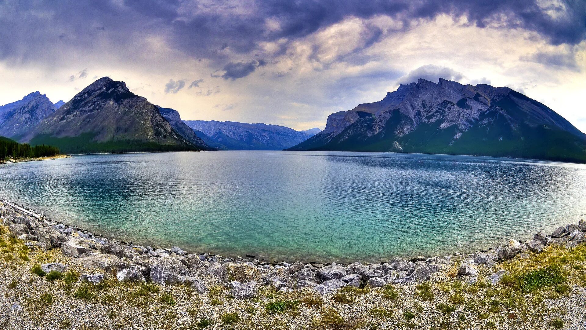 Покажи фото озера Banff Lake - Desktop Wallpaper