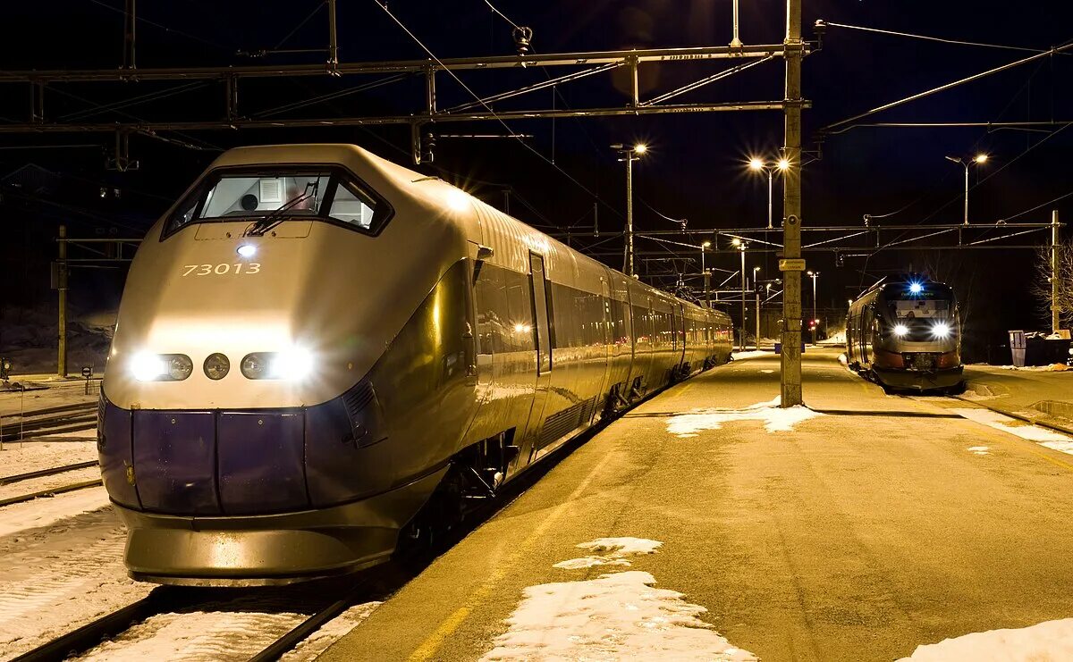 Покажи фото поезда File:NSB Class 73 and 93 at Dombås.jpg - Wikipedia