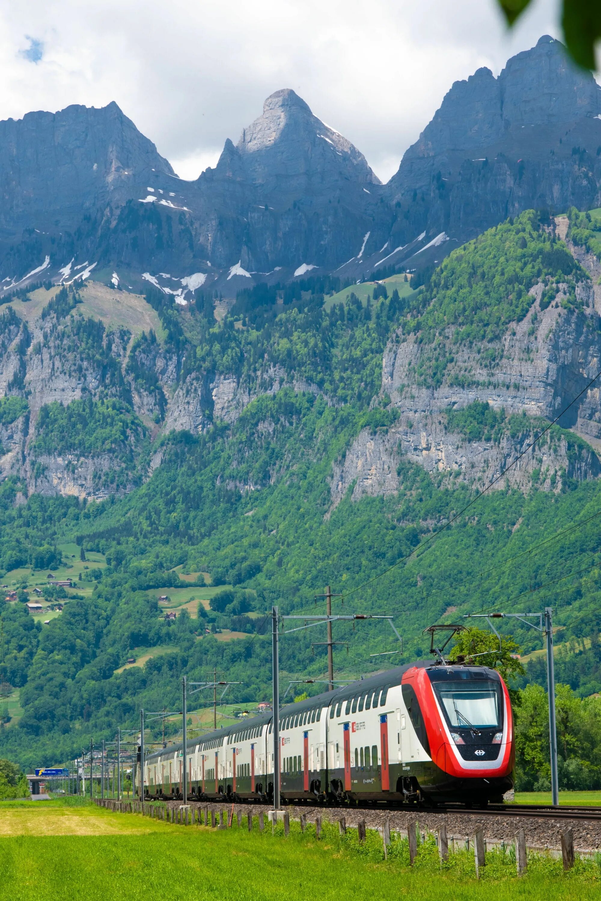 Покажи фото поезда passenger train #sbb #train swiss federal railways #locomotive #railway #interci