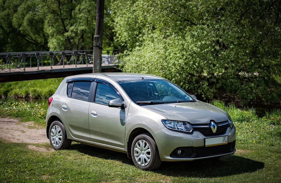 Покажи фото рено сандеро Летний фотосет машины )) - Renault Sandero 2G, 1,6 л, 2015 года фотография DRIVE