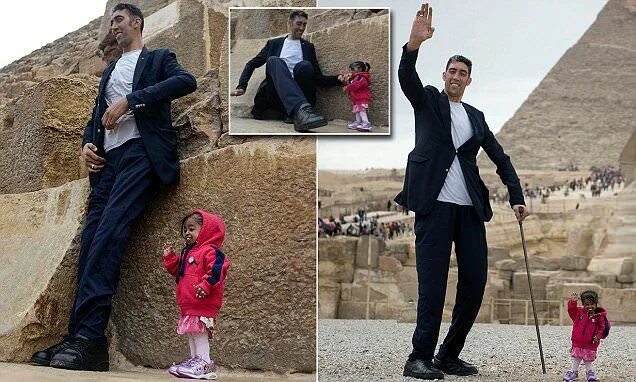 Покажи фото самого высокого человека The world's tallest man meets the world's shortest woman