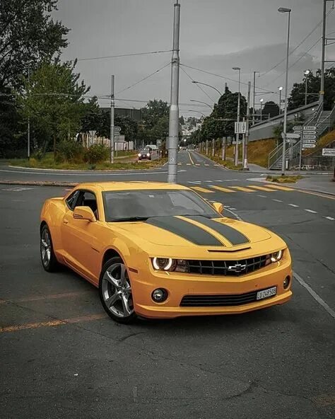 Покажи фото шевроле Transformers Inspired Bumblebee Camaro: Drive in Style