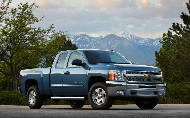 Покажи фото шевроле The 2012 Chevrolet Silverado 1500 is a full-size pickup offered in a variety of 