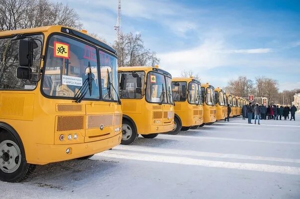 Покажи фото школьных автобусов Schools of the Demidov district received new school buses. Two schools of our di