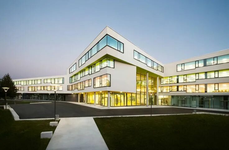 Покажи фото школы Gallery of The New Ergolding Secondary School / Behnisch Architekten + Architekt