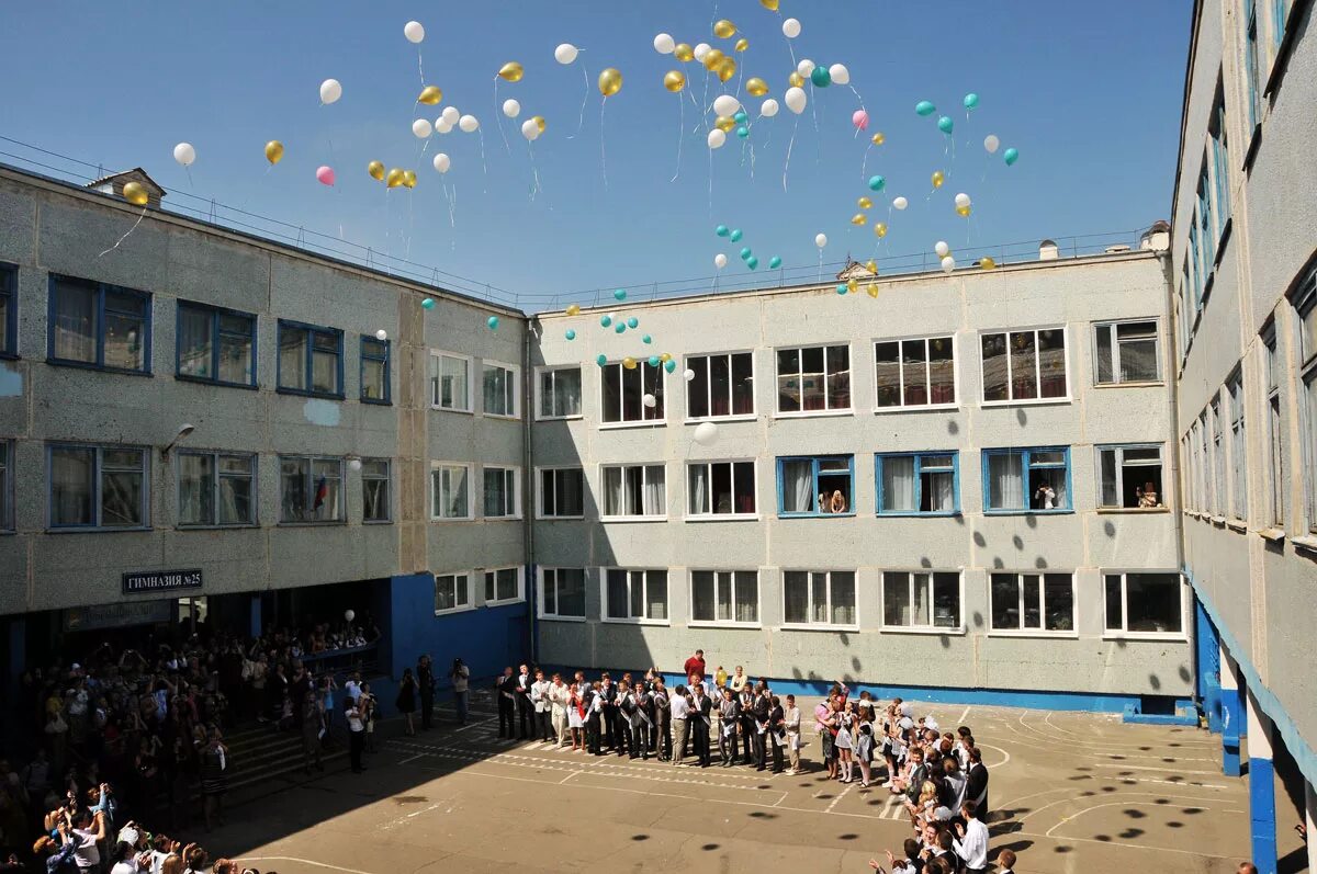 Покажи фото школы номер 2 Последний звонок - Амурская правда, новости Благовещенска и Амурской области