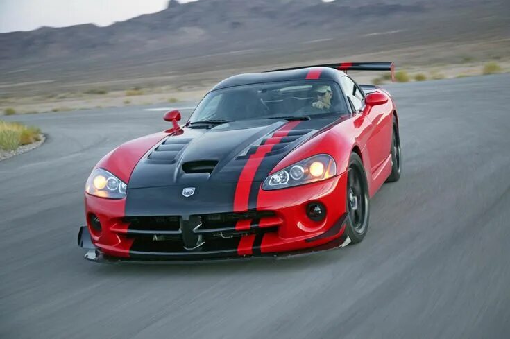 Покажи фото спортивных машин The Dodge Viper Is The All-American Hero You Need To Buy. Manual; V10; awesome. 