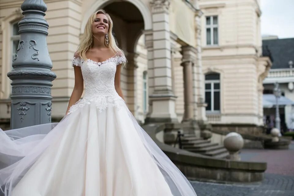 Покажи фото свадебных платьев Pin by Bridal Room on Oksana Mukha Wedding dresses, Dresses, Bridal