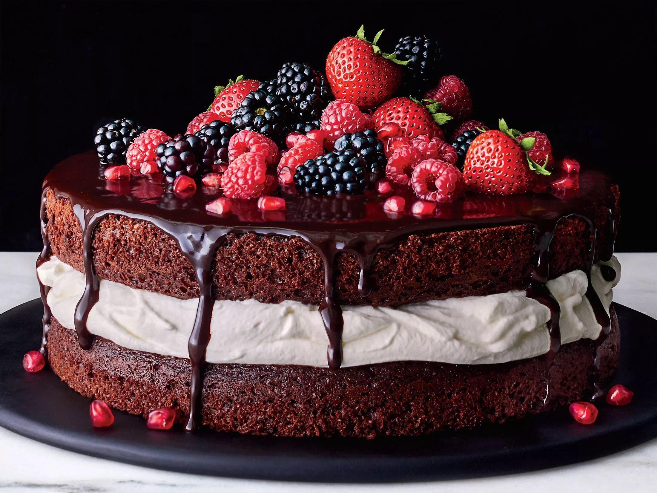 Покажи фото торта Chocolate-and-Cream Layer Cake Save room for dessert—this is one you don’t want 