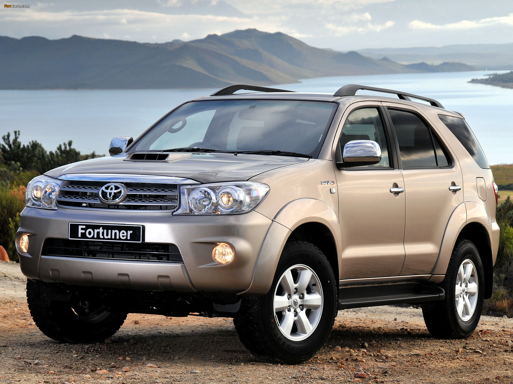 Покажи фото тойоты Fortuner 1