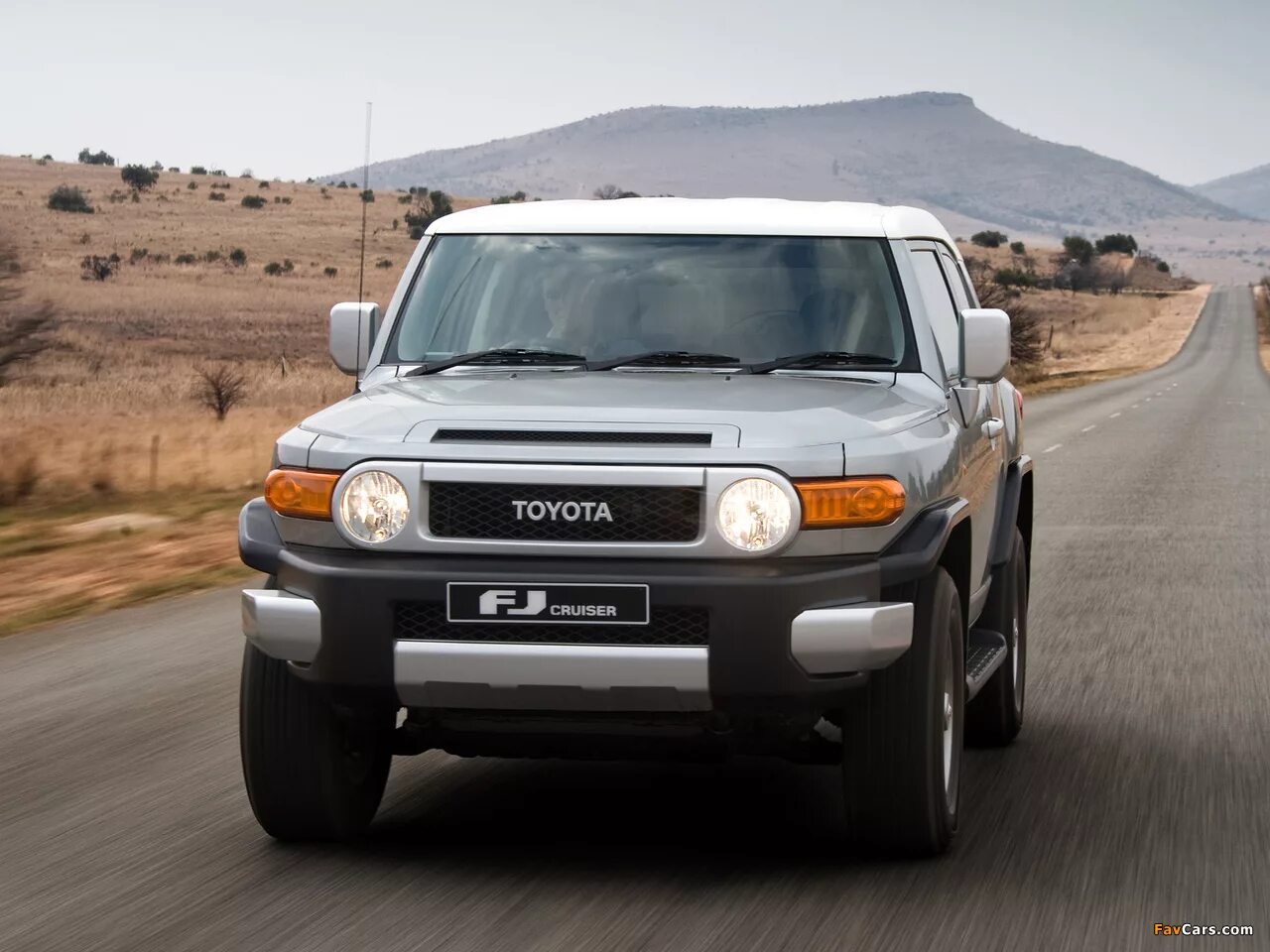 Покажи фото тойоты Toyota FJ Cruiser ZA-spec (GSJ15W) 2010 pictures (1280x960)