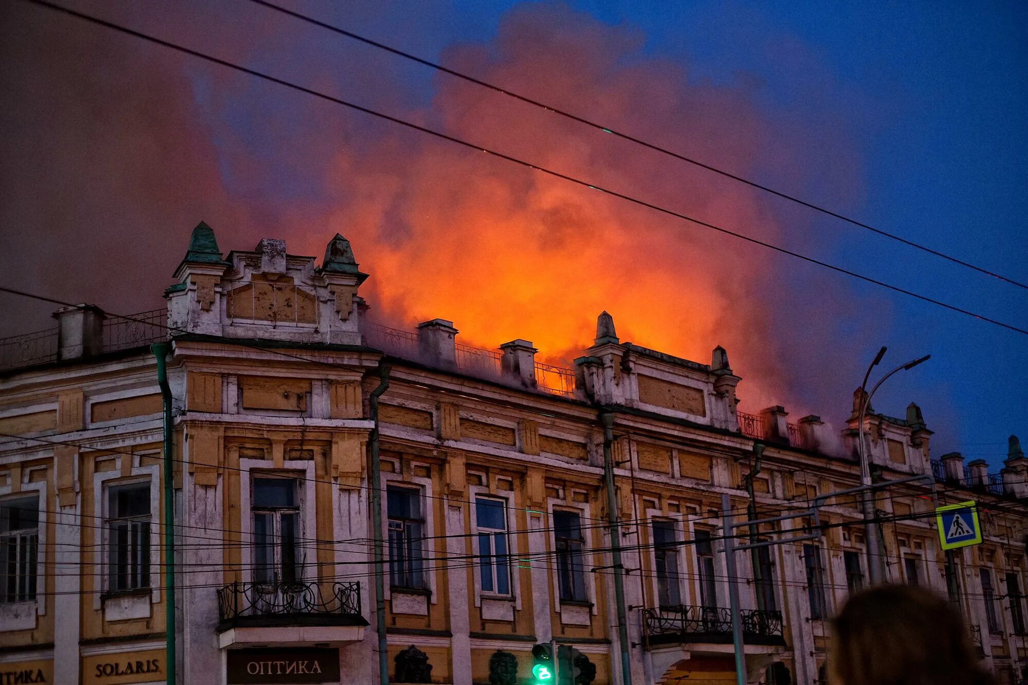 Покажи фото вчера горящего здания в иркутске Почему сгорел ТЮЗ в Иркутске; старое здание ТЮЗа сгорело в Иркутске 13 мая 2022 