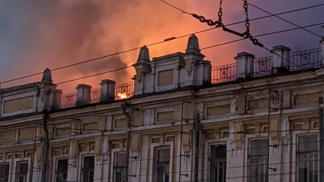 Покажи фото вчера горящего здания в иркутске Пожар в ТЮЗе , страница 1 ИРСИТИ.ру - новости Иркутска